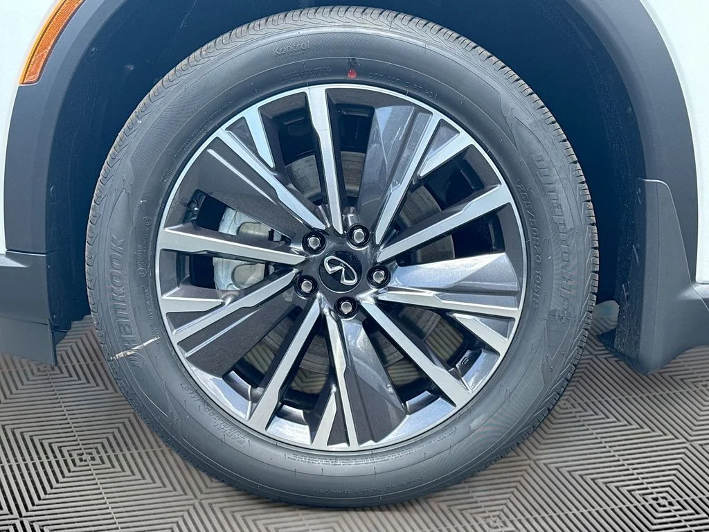 New 2027 RADIANT WHITE INFINITI Luxe FWD image 34