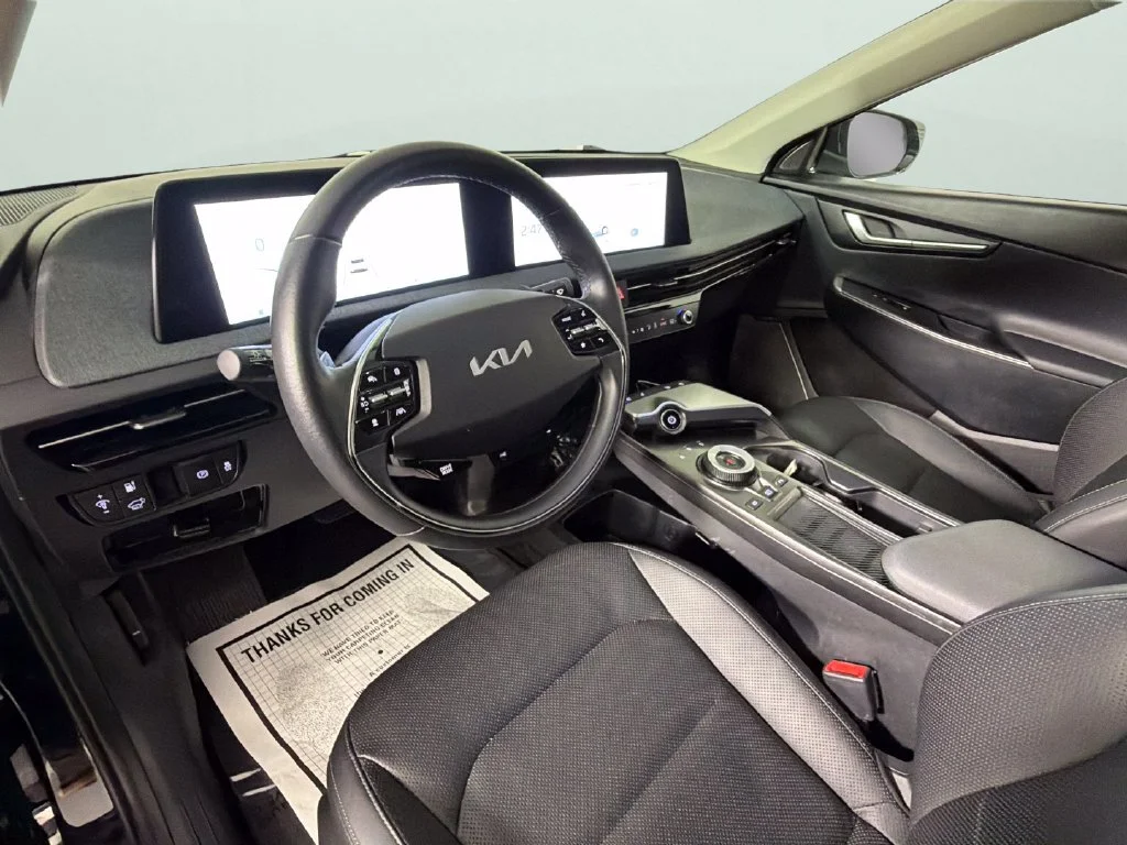 Used 2024 Black Kia Wind image 19