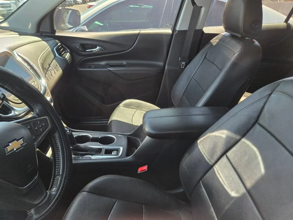 Used 2021 SUMMIT WHITE Chevrolet Premier image 4