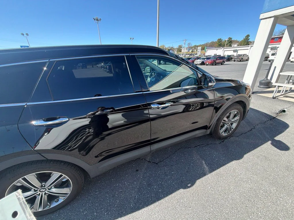 Used 2016 Black Hyundai SE image 12