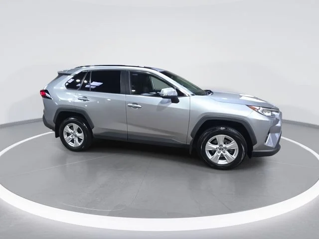 Used 2019 Silver Toyota XLE image 9