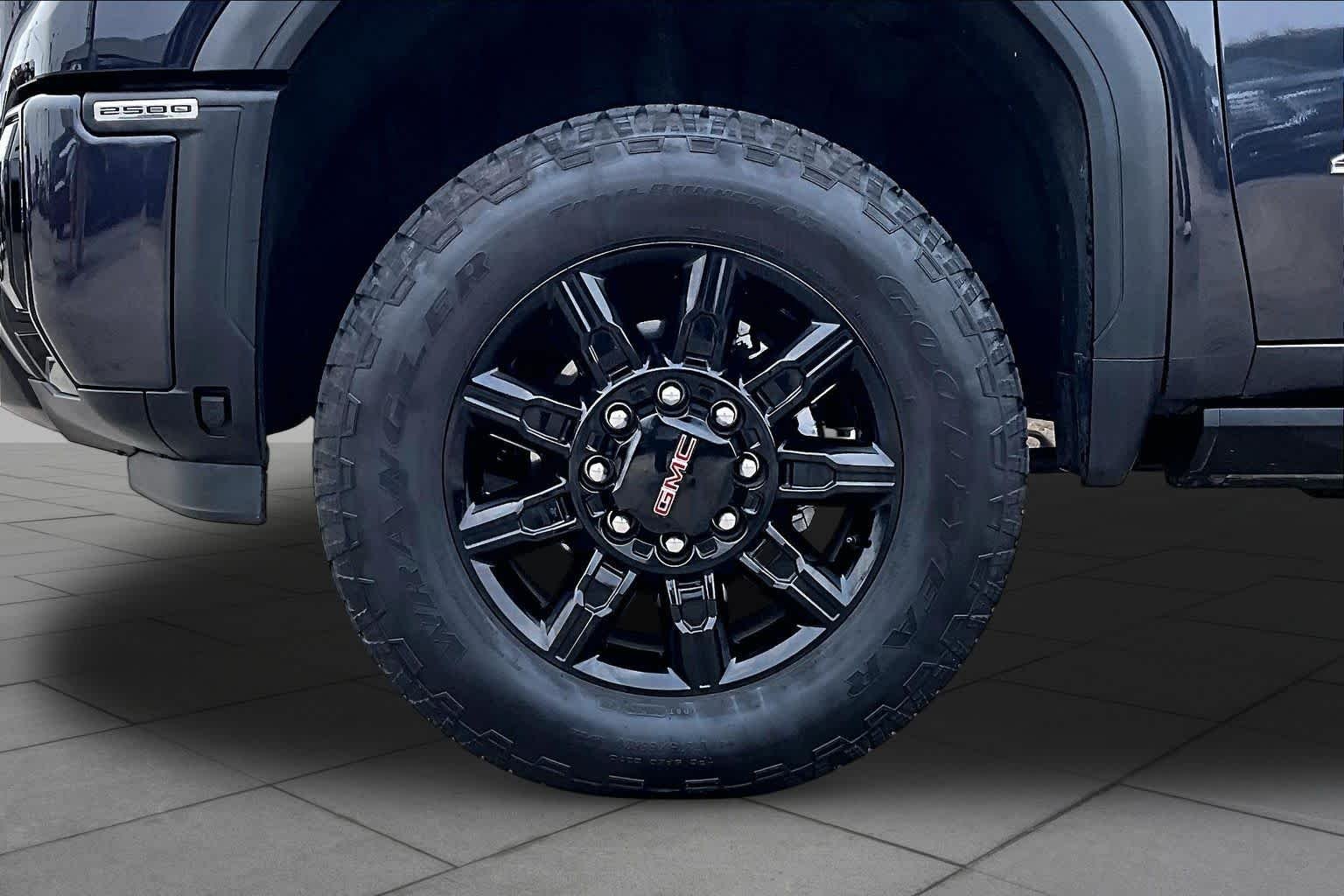 Used 2025 Titanium Rush Metallic GMC AT4 image 11
