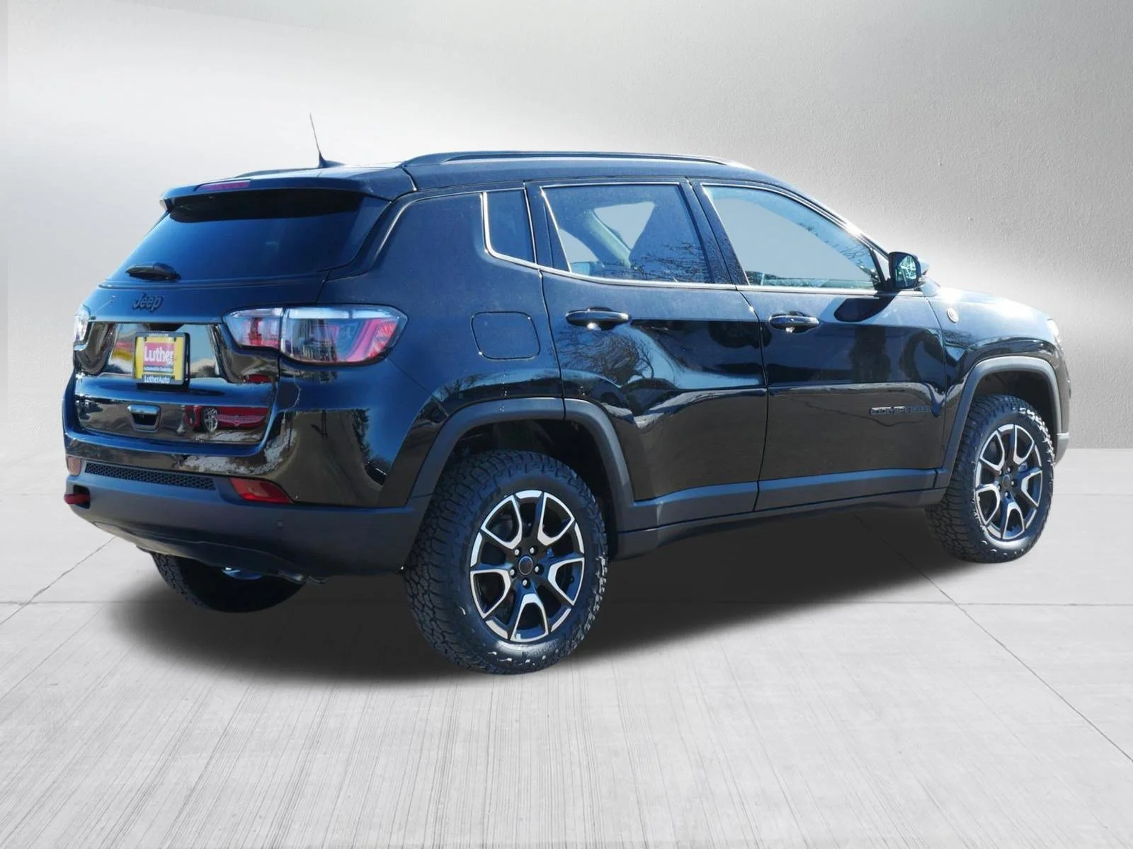 New 2026 Diamond Black Crystal Pearl-Coat Exterior Paint Jeep Trailhawk image 7