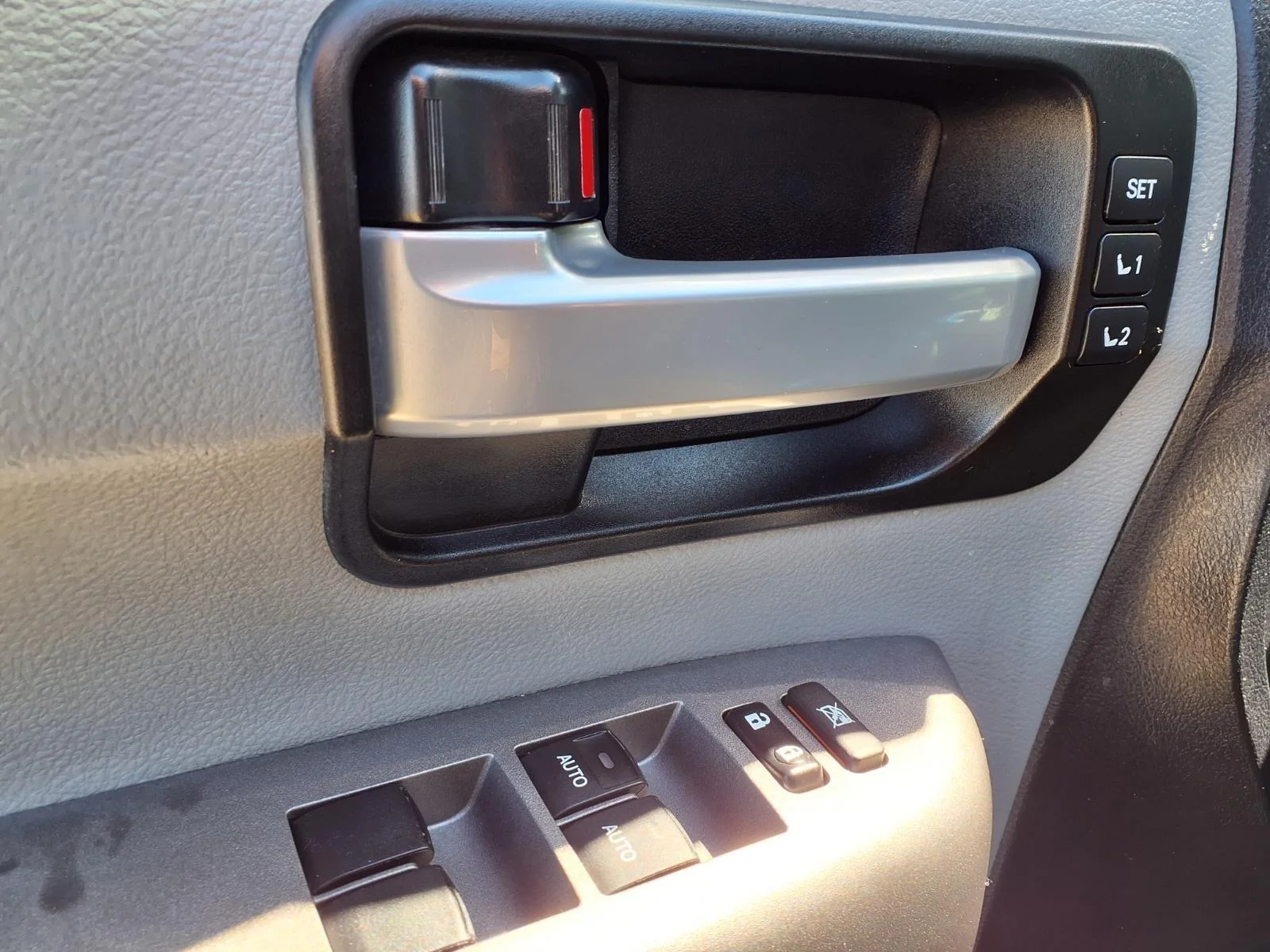 2016 Toyota Sequoia Limited - Photo 26