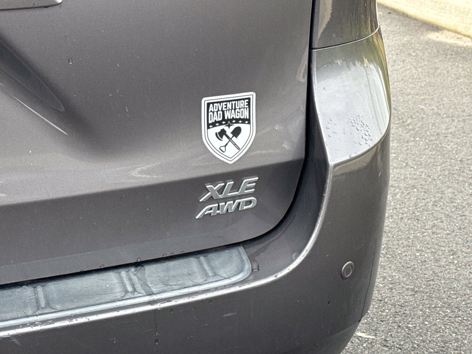 Used 2014 Gray Toyota XLE image 9