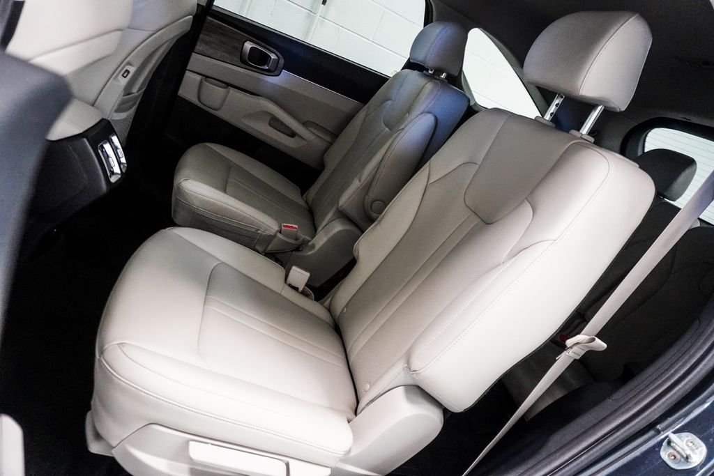 Used 2022 Gray Kia EX image 8