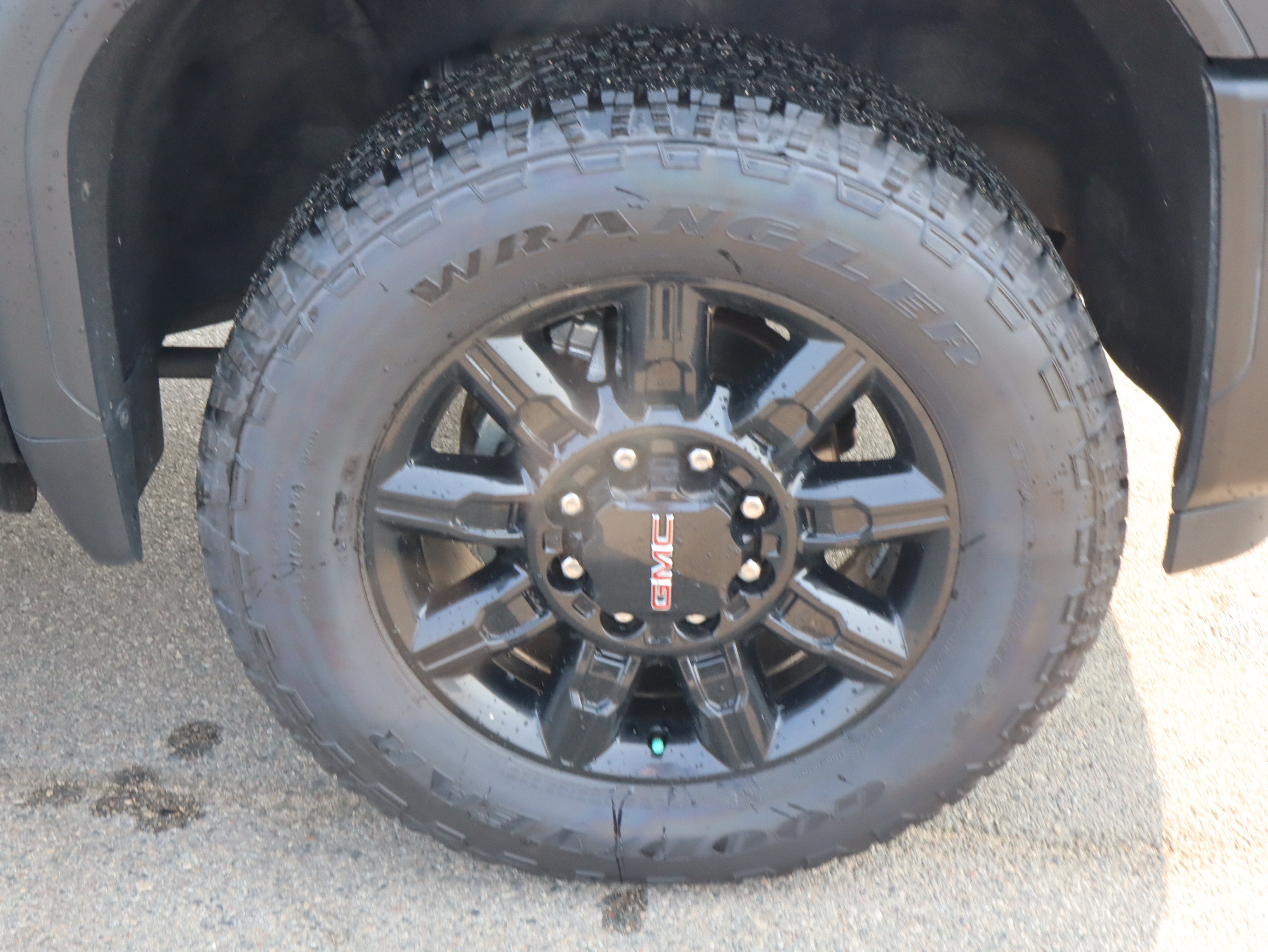 2024 GMC Sierra 2500HD AT4 - Photo 17