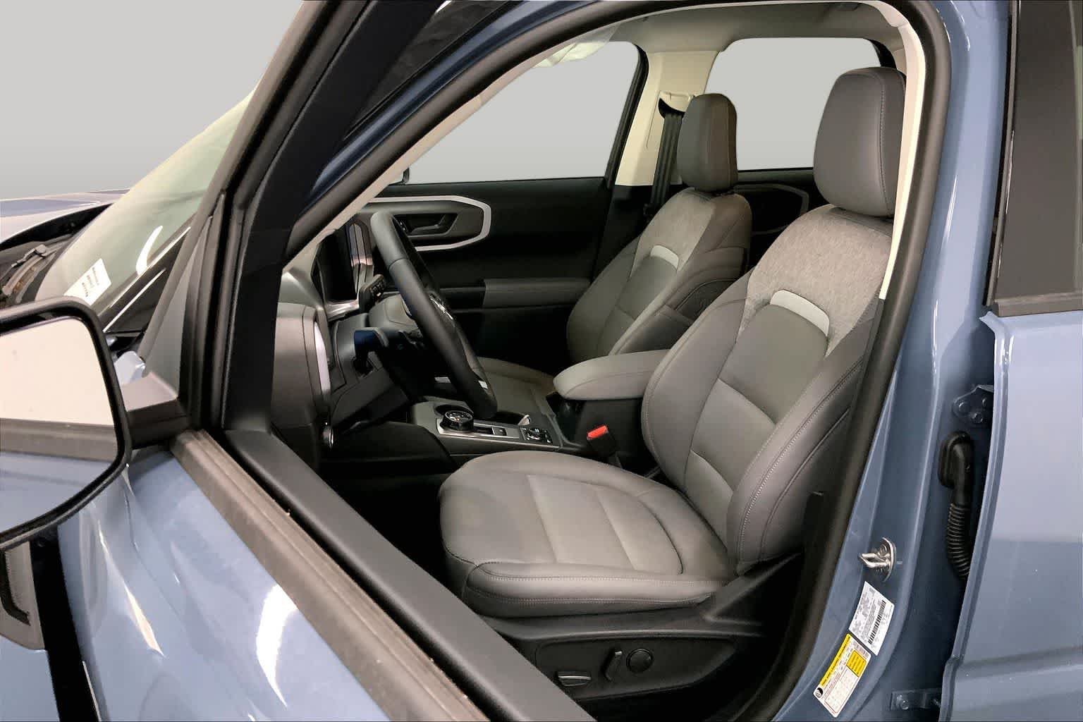 New 2026 Azure Gray Metallic Tri-Coat Ford Badlands® image 8