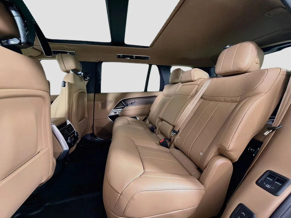 New 2027 Belgravia Green Land Rover SE image 26