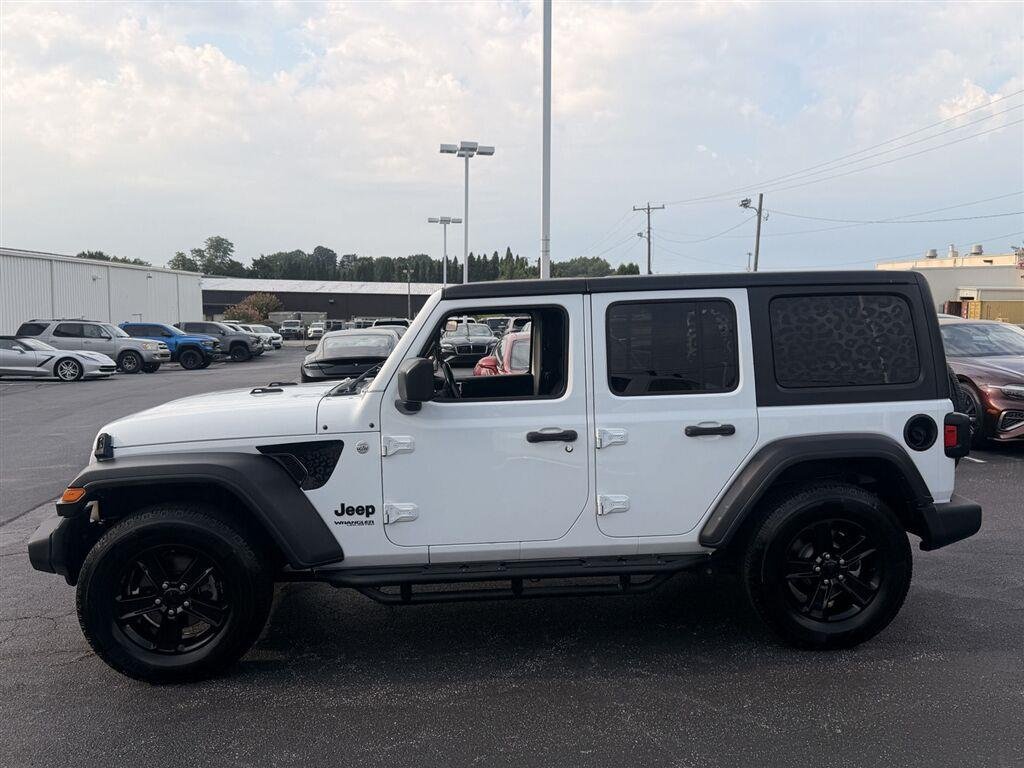 Used 2019 Bright White Clearcoat Jeep Sport Altitude image 10
