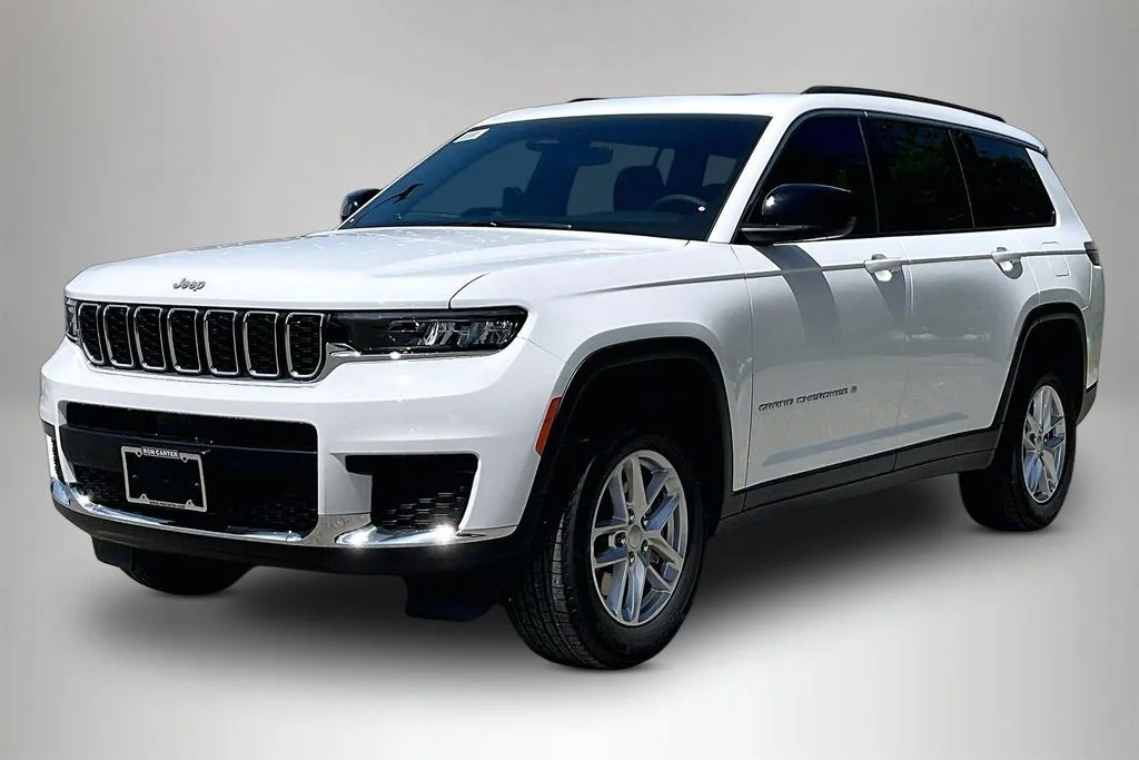 New 2026 Bright White Clear-Coat Exterior Paint Jeep Laredo image 2