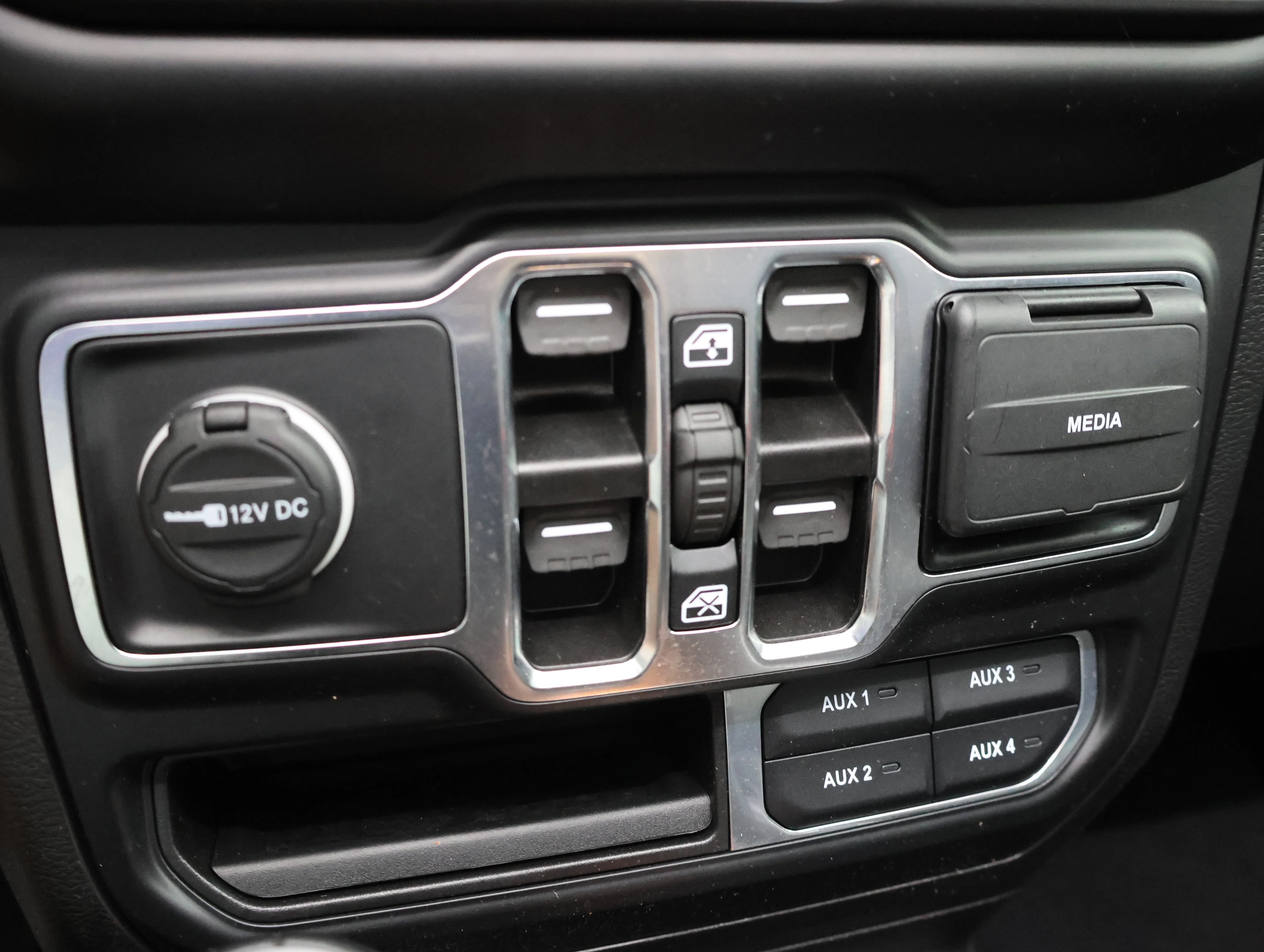 Used 2022 Hydro Blue Pearlcoat Jeep Unlimited Sahara image 44