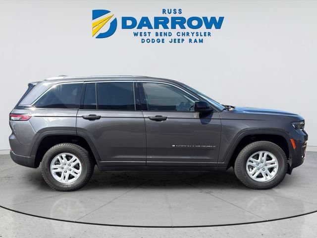 Used 2023 Gray Jeep Laredo image 6