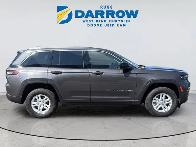 Used 2023 Gray Jeep Laredo image 6