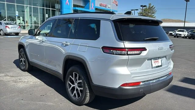 Used 2024 Silver Jeep Limited 4x4 image 5