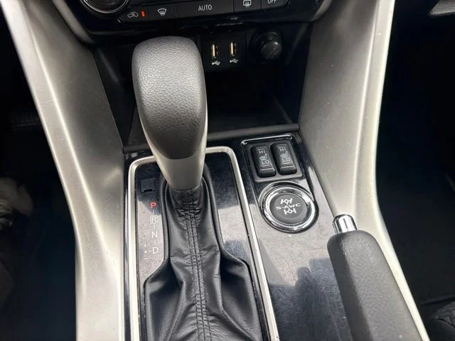 Used 2024  Mitsubishi  image 18