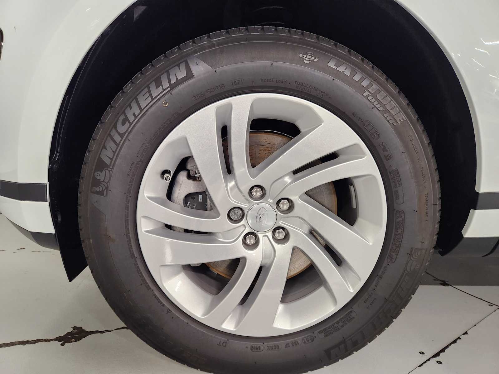 Used 2026 Fuji White Land Rover Core S image 8
