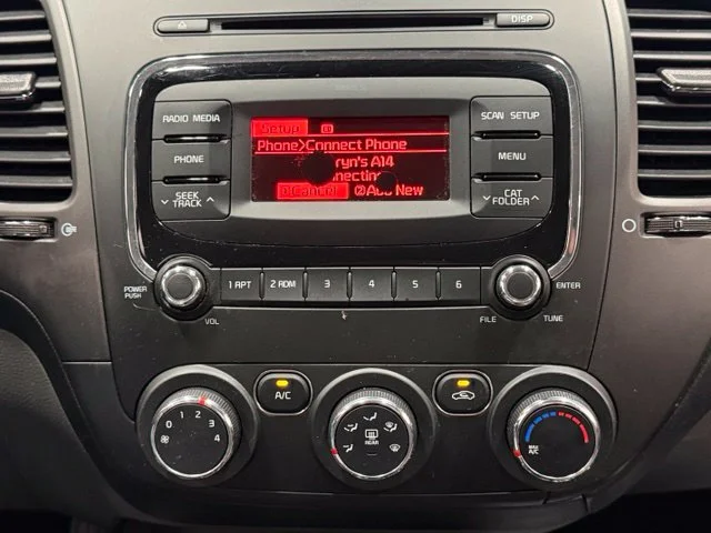 Used 2017 White Kia LX image 22