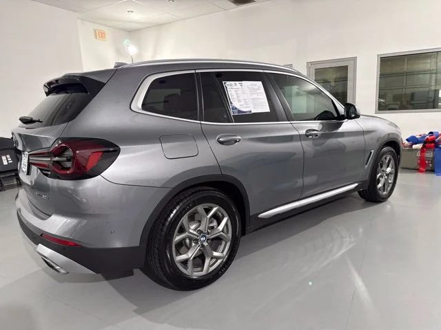 Used 2024 Gray BMW xDrive30i image 16