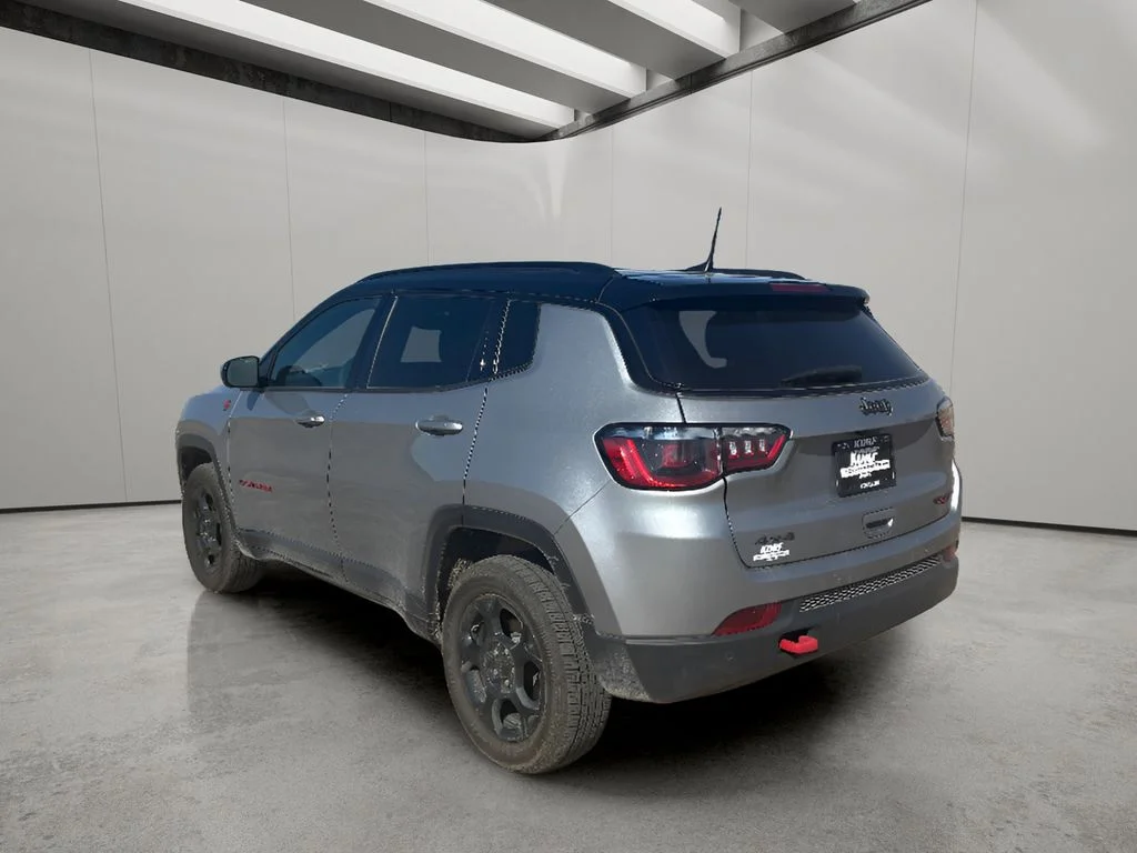 Used 2024 Silver Zynith Metallic Clearcoat Jeep Trailhawk image 4