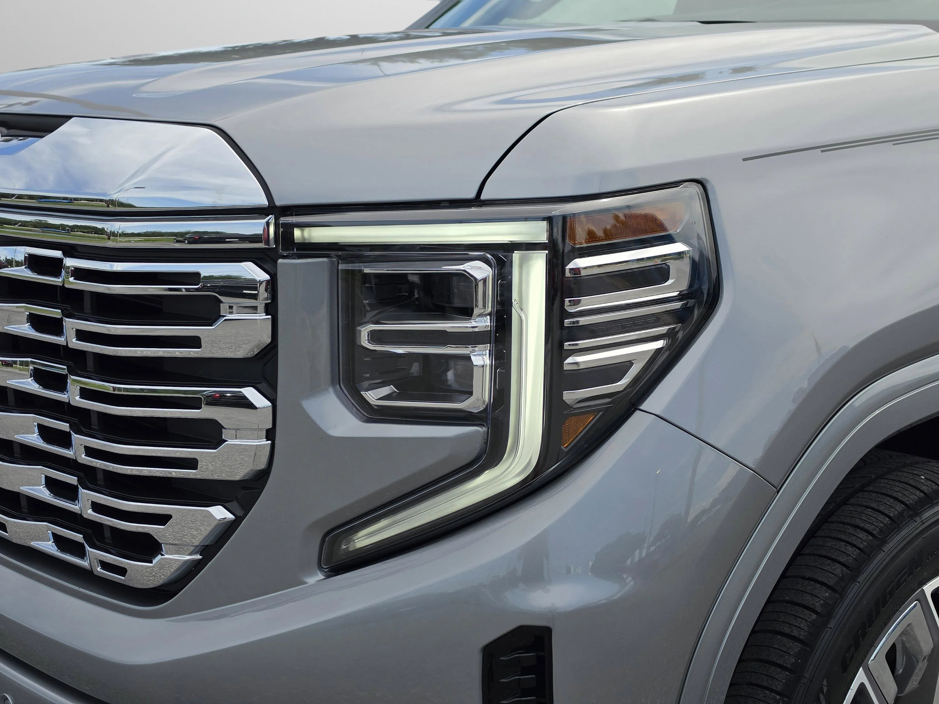 Used 2024 Sterling Metallic GMC Denali image 40