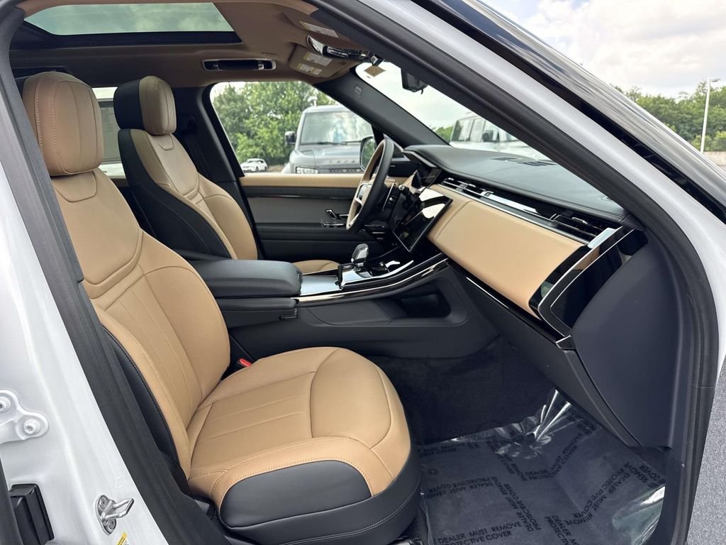 New 2026 Ostuni Pearl White Land Rover Dynamic SE image 13