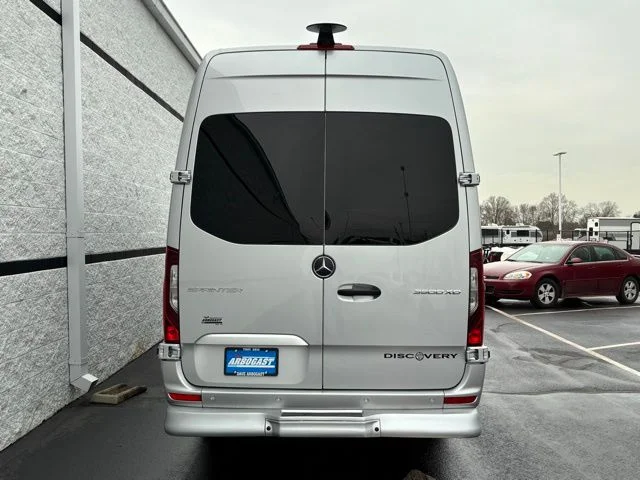 New 2026 Iridium Silver Mercedes-Benz Discovery Touring image 11