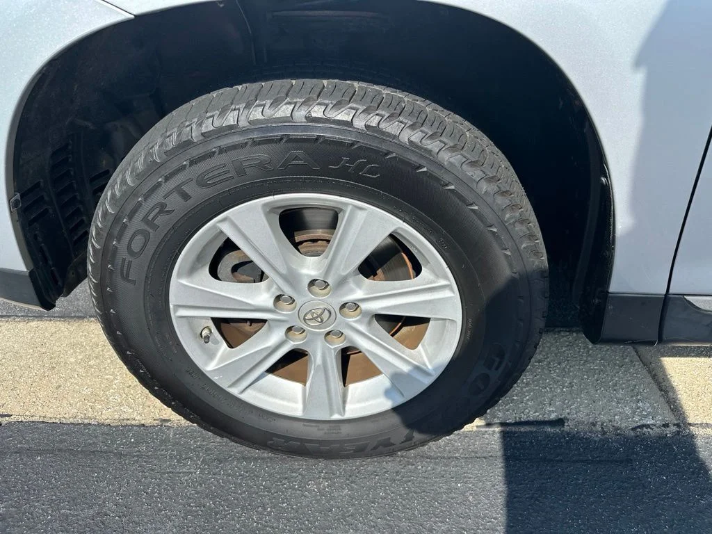 Used 2013 Classic Silver Metallic Toyota SE image 10