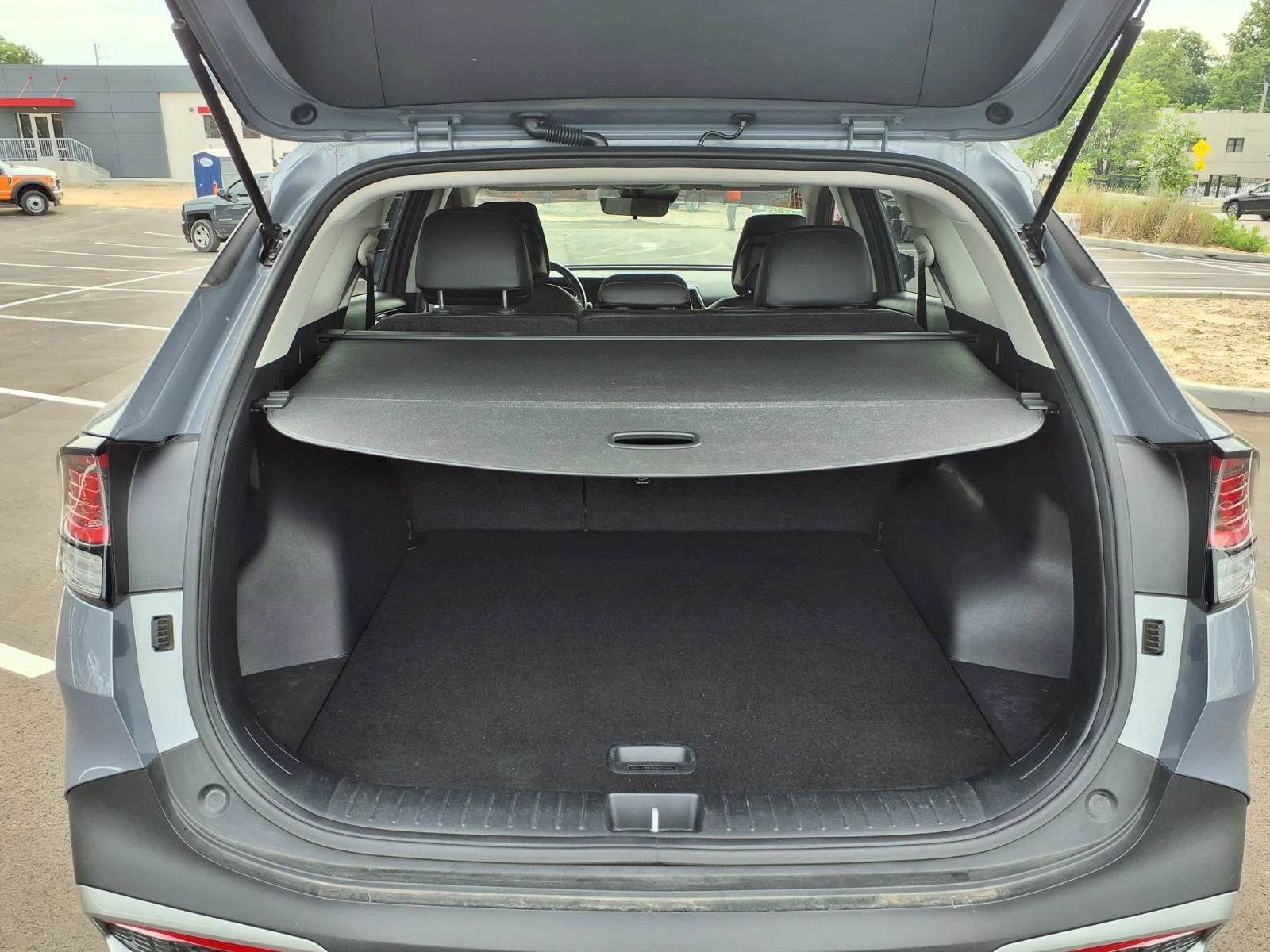 Used 2024 Everlasting Silver Kia EX image 25