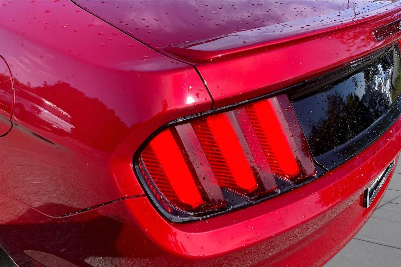 Used 2015 Ruby Red Metallic Tinted Clearcoat Ford V6 image 23