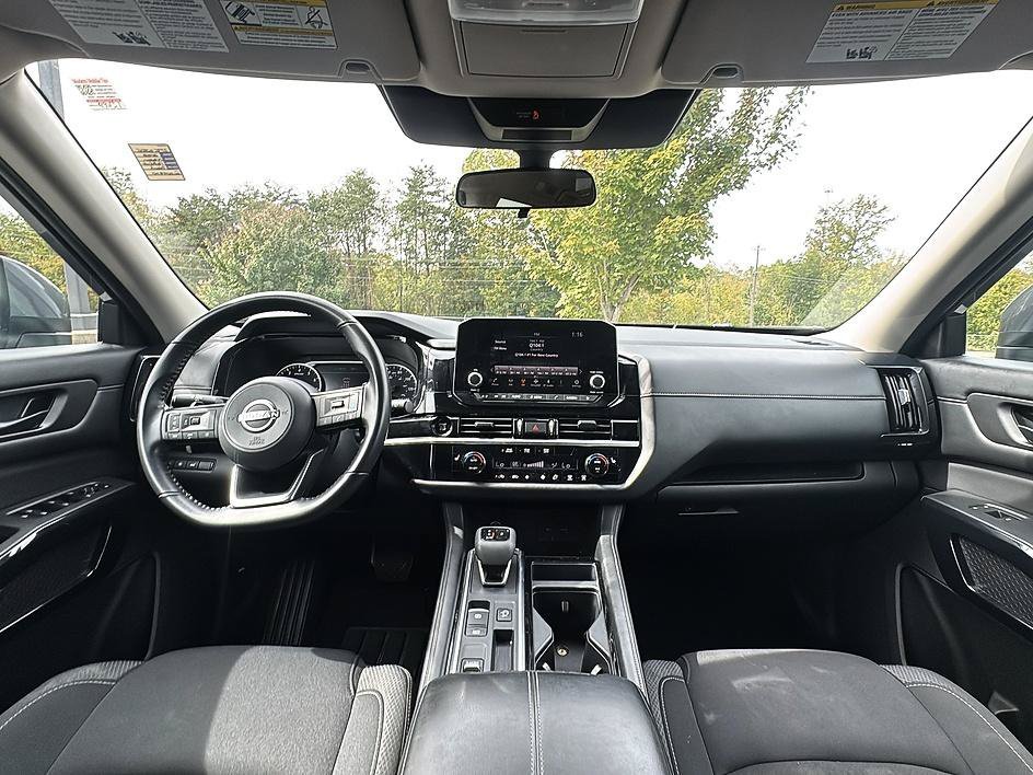 Used 2025 Super Black Nissan SV image 28