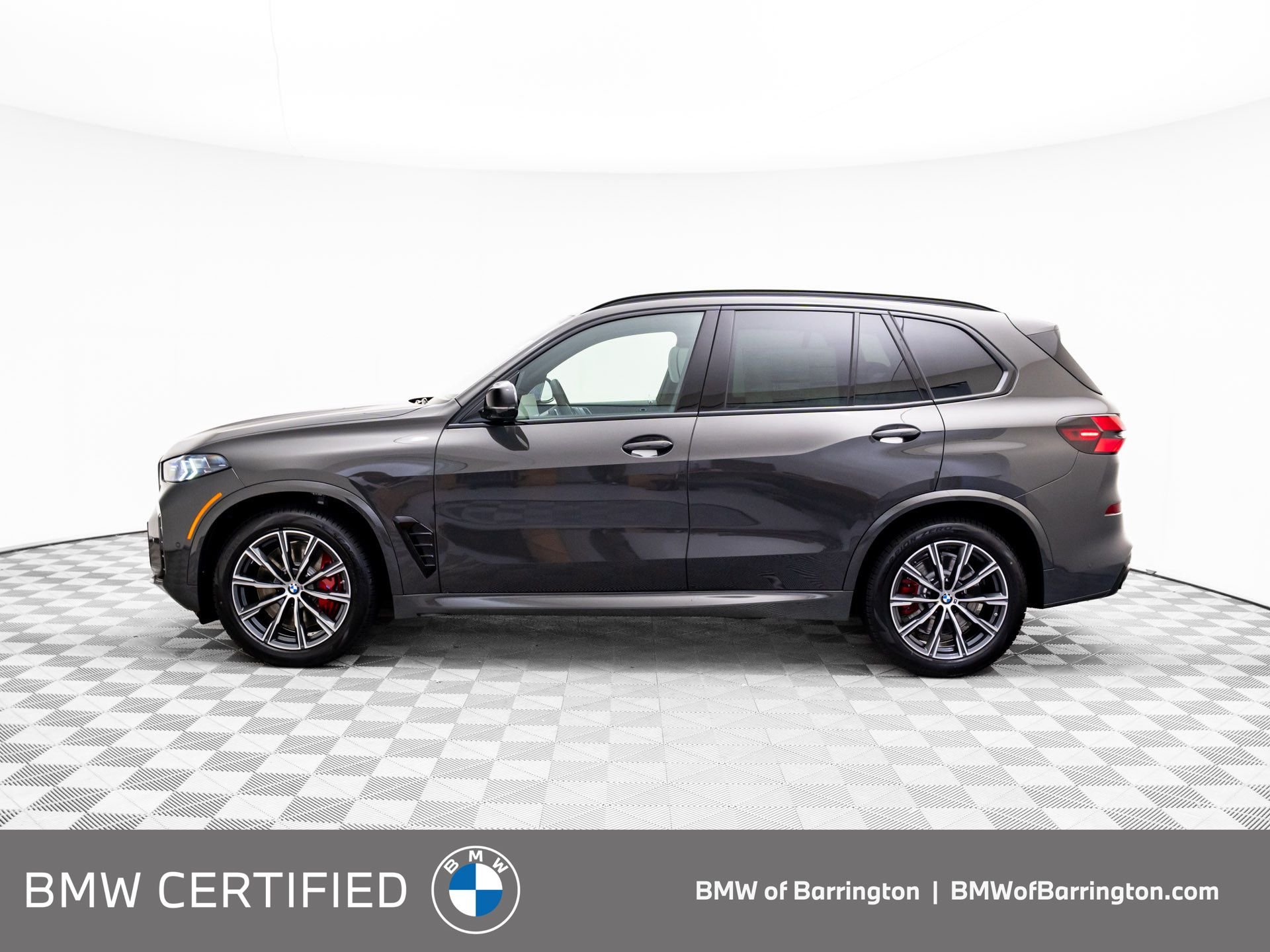 Certified Used 2026 Dravit Grey Metallic BMW M60i image 2