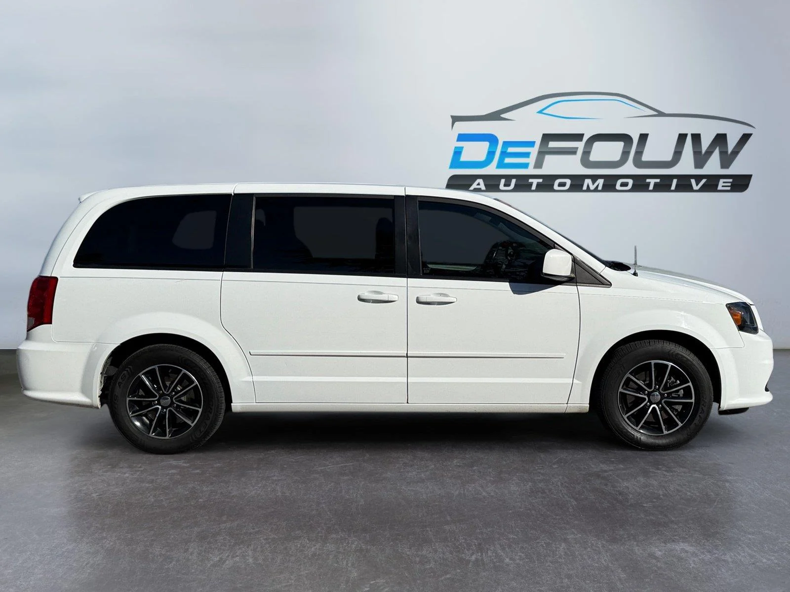 Used 2016 Dodge Grand Caravan SXT with VIN 2C4RDGCG2GR116927 for sale in Lafayette, IN