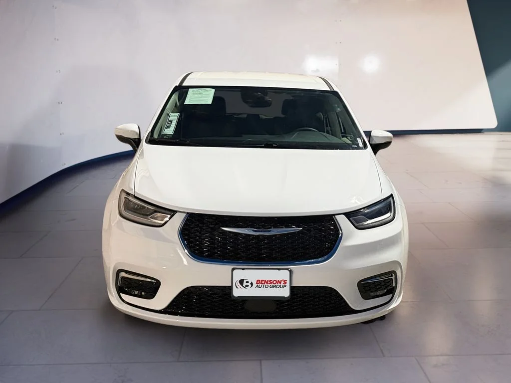 Used 2023 White Chrysler Touring L image 8