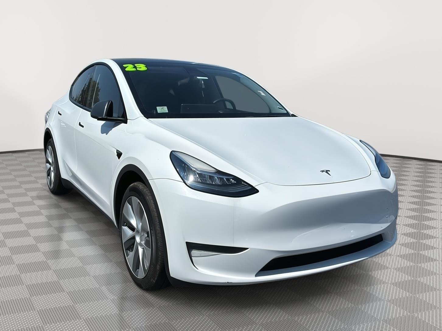 Used 2023 WHIT Tesla Performance image 1