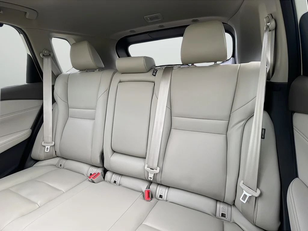 Used 2022 White Nissan SL image 41