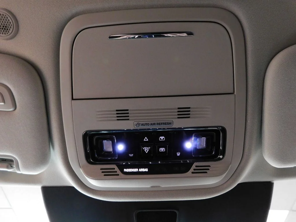 Used 2025 Pristine White Lincoln Reserve image 31