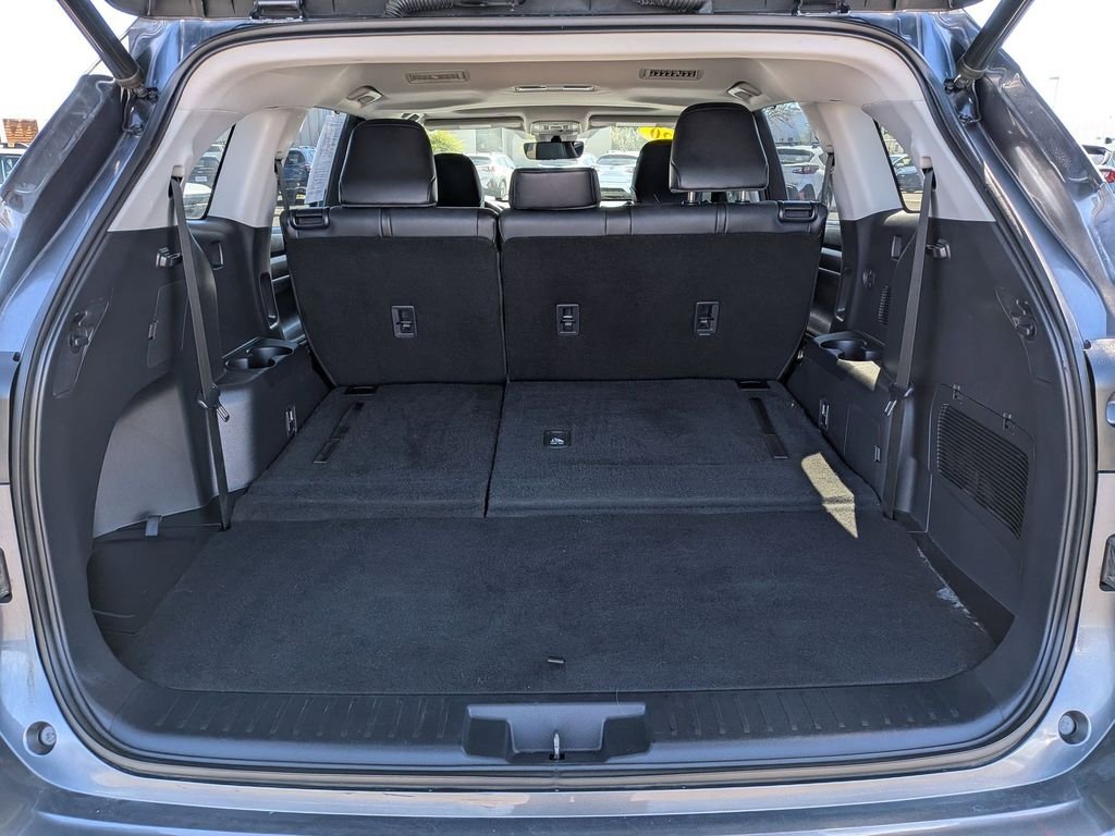 Used 2020 Magnetic Gray Metallic Toyota XLE image 6
