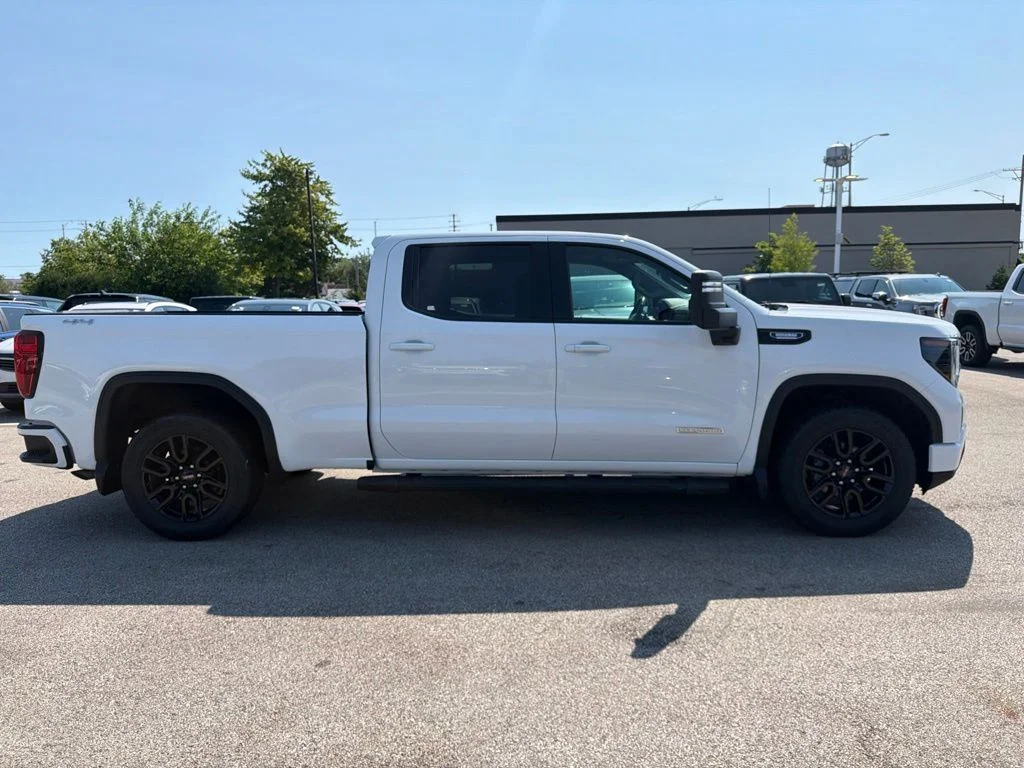 Used 2024 White GMC Elevation image 8