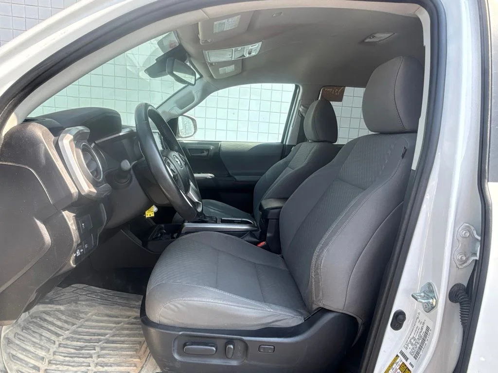 Used 2022 White Toyota SR5 image 3