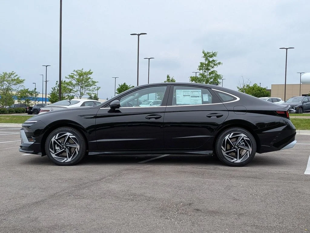 New 2026 Black Hyundai SEL Sport image 4