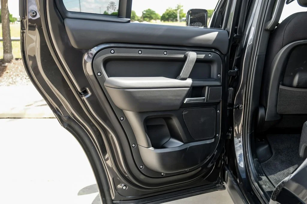 2025 Land Rover Defender V8 - Photo 56
