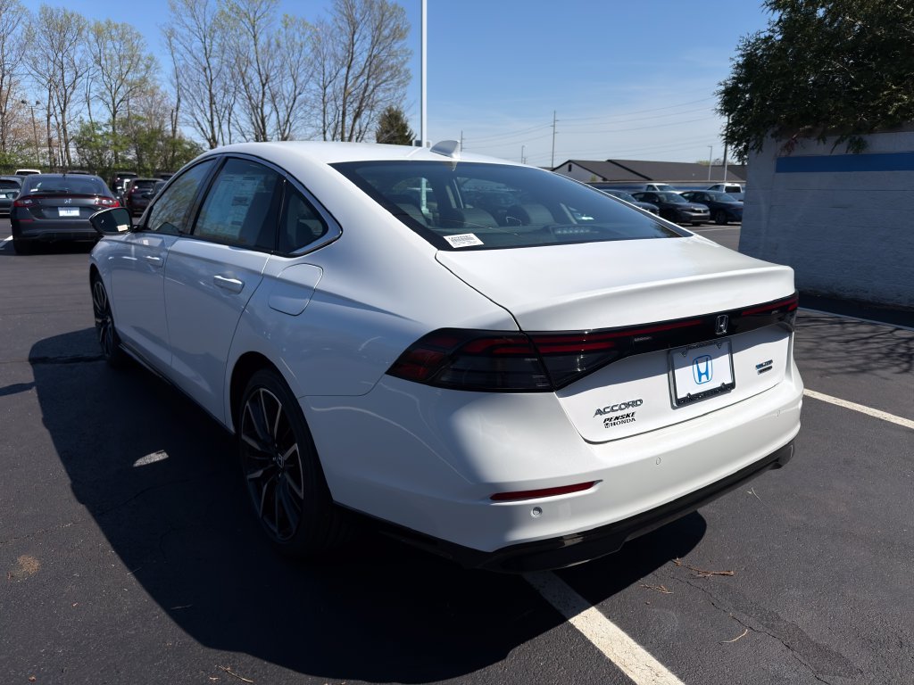 New 2026 Platinum White Pearl Honda Touring image 3