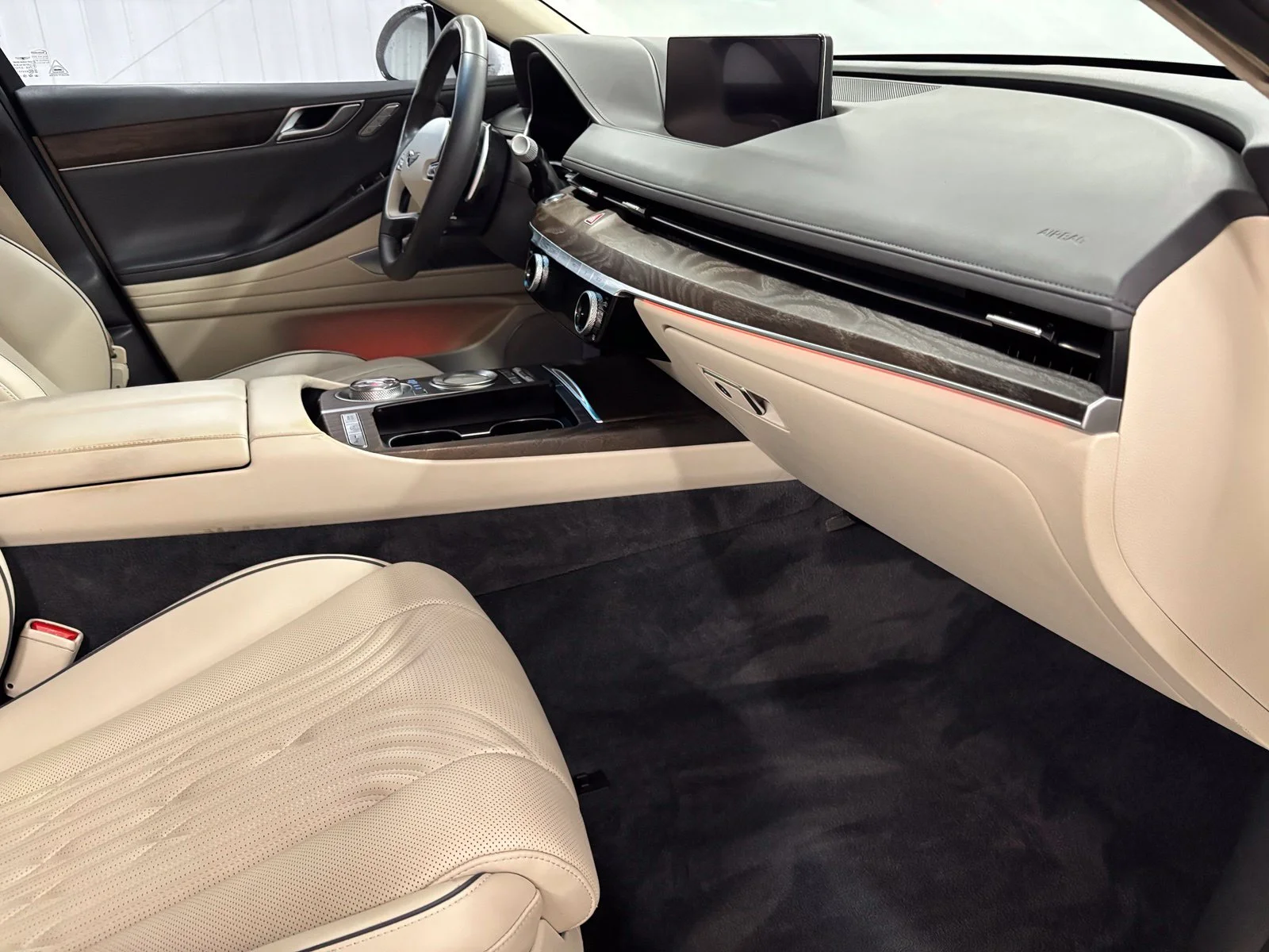Used 2021 White Genesis 3.5T image 16
