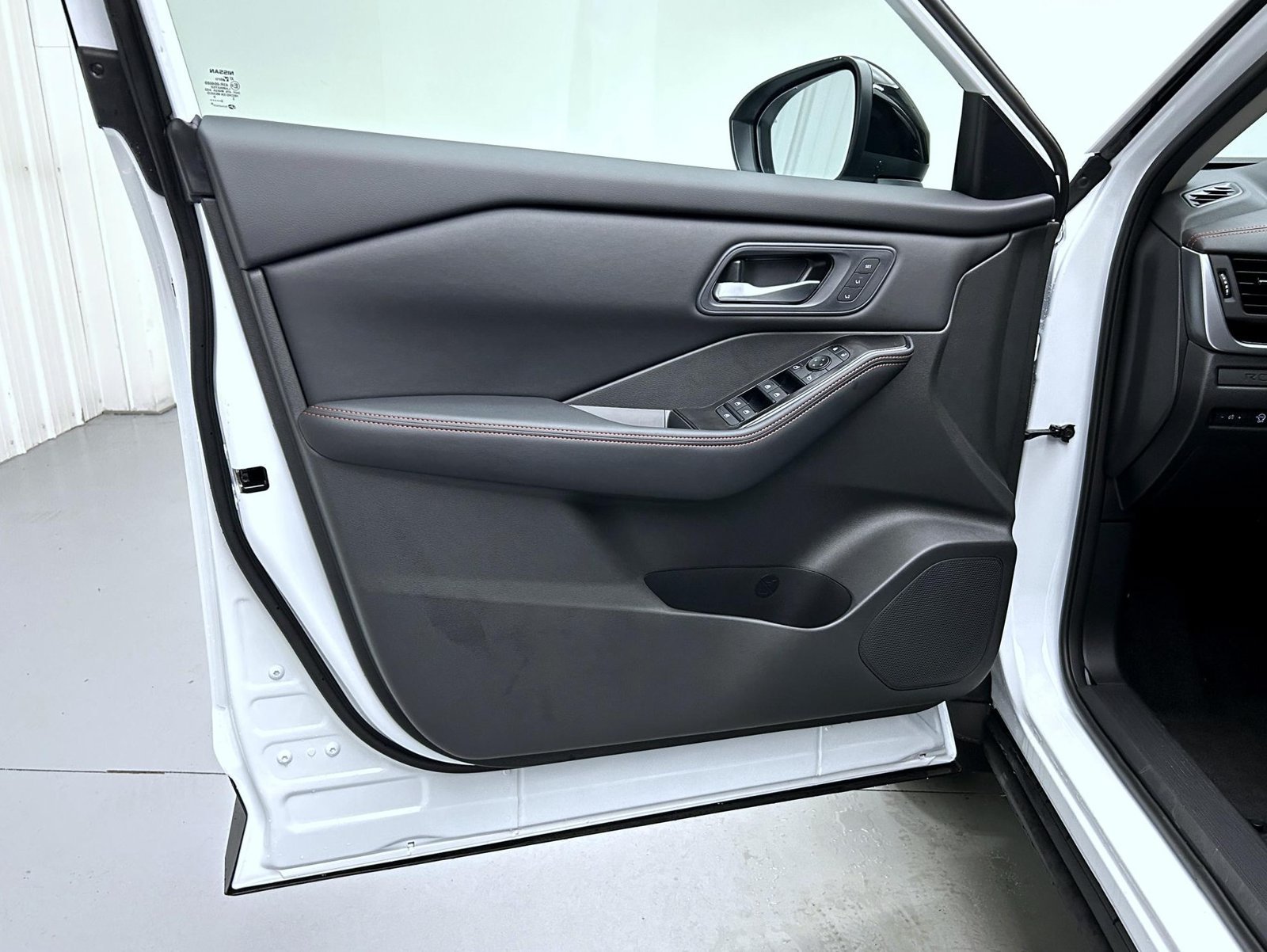 New 2027 Everest White Pearl Nissan Rock Creek image 9