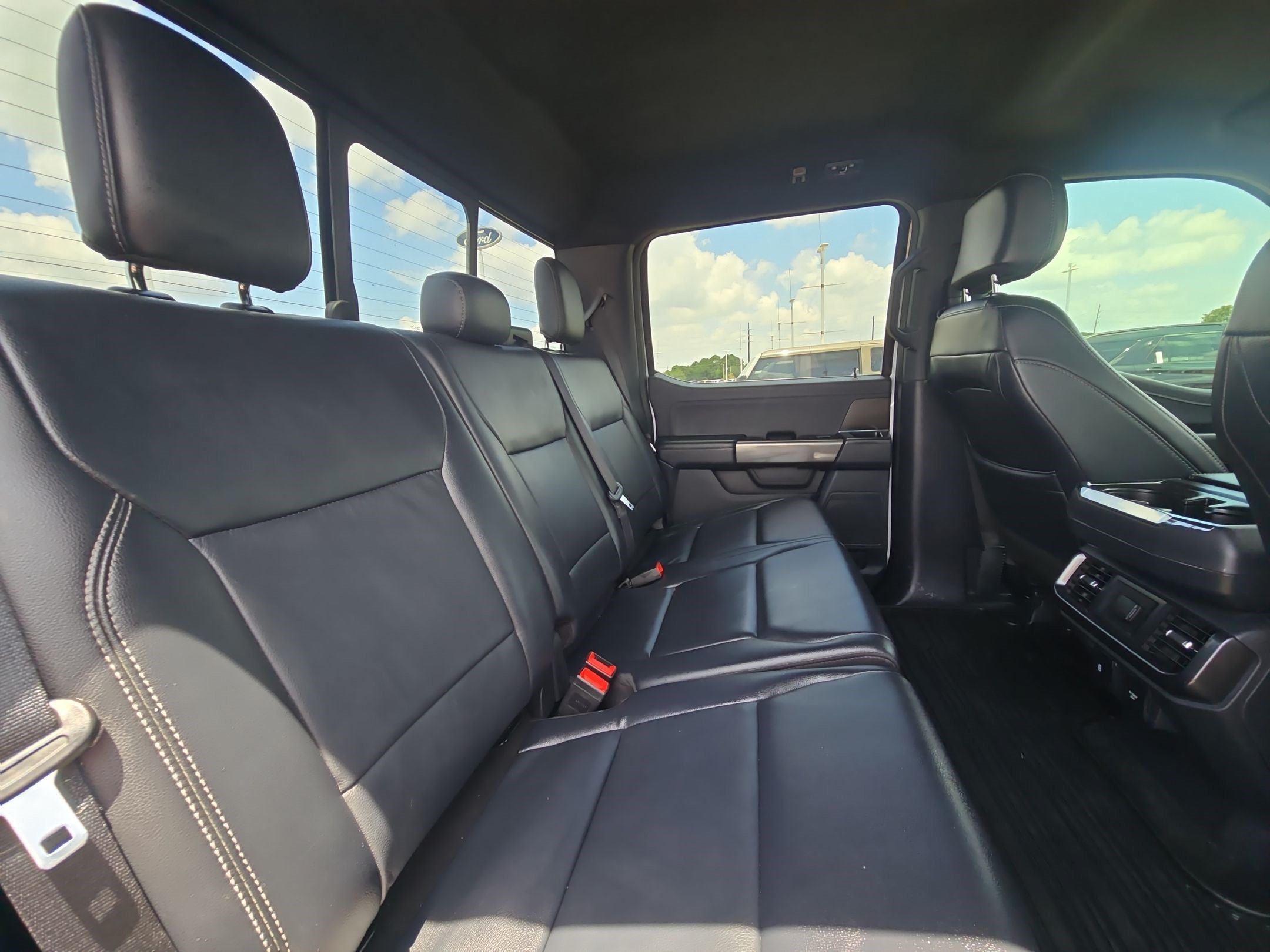 Used 2023 Oxford White Ford XLT image 28