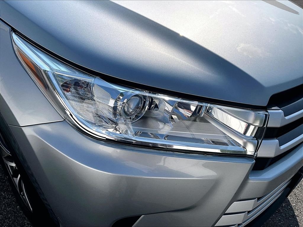 Used 2019 Celestial Silver Metallic Toyota XLE image 32