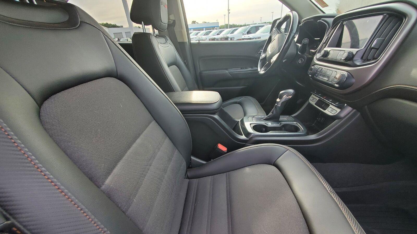 Used 2022 DESERT SAND METALLIC GMC 4WD AT4 w/Cloth image 4