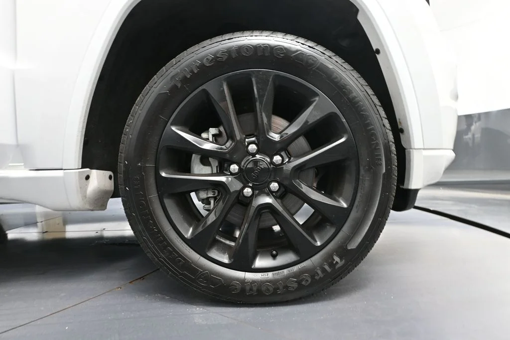 Used 2021 White Jeep Laredo X image 18