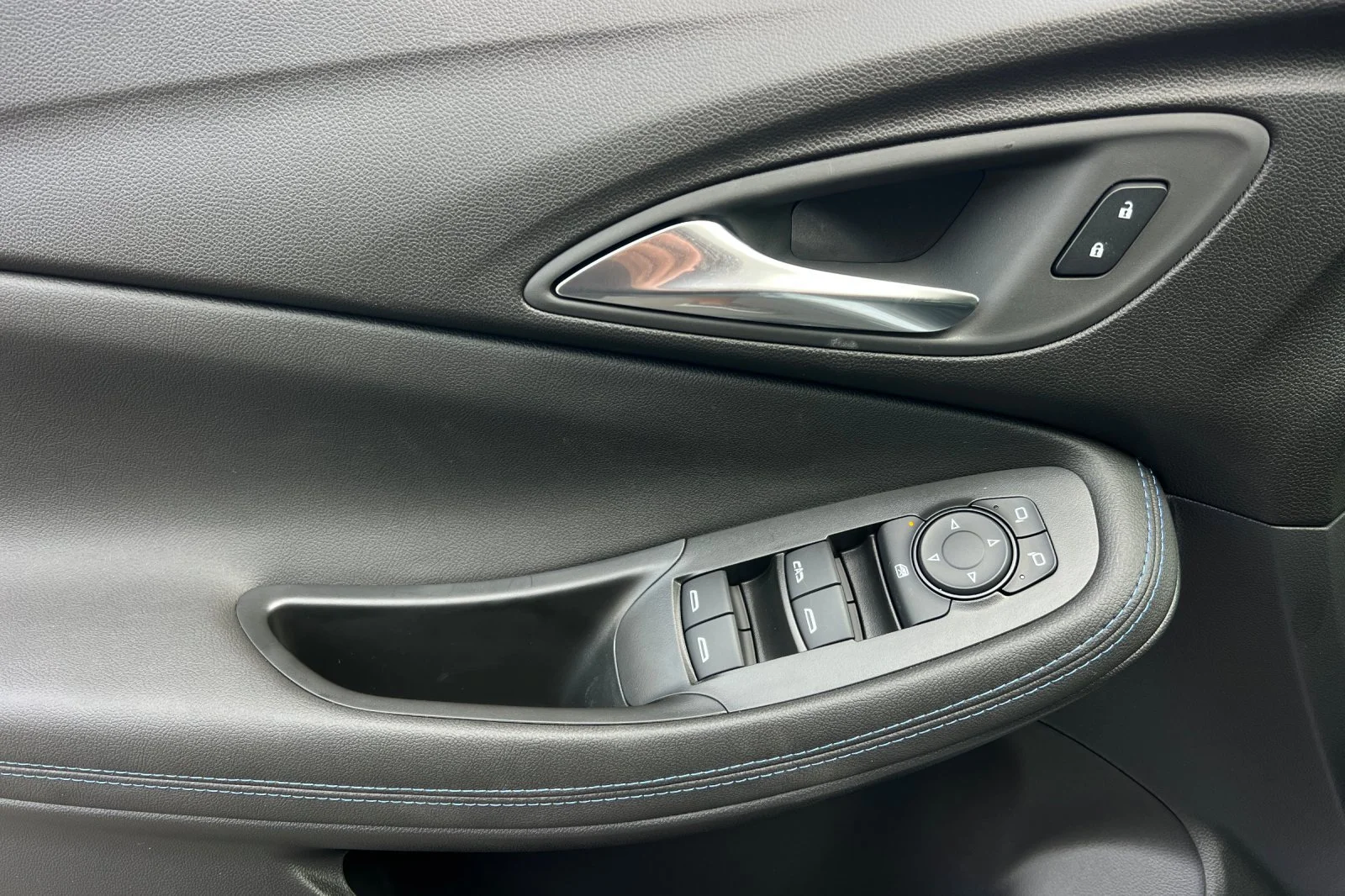 2026 Buick Encore GX Sport Touring - Photo 9
